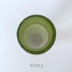 Vase Art Nouveau en verre soufflé vert irisé style Loetz Kralik 1900s