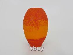 Vase Art Nouveau ovoïde à col annulaire VAL orange pâte de verre, Daum Nancy