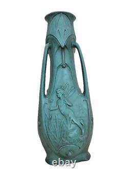 Vase Art Nouveau signé Jean Garnier (1853-1910) en régule patiné vert à 3 faces
