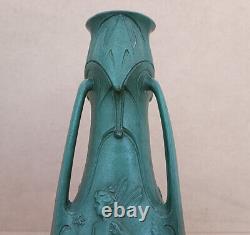 Vase Art Nouveau signé Jean Garnier (1853-1910) en régule patiné vert à 3 faces