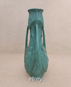 Vase Art Nouveau signé Jean Garnier (1853-1910) en régule patiné vert à 3 faces