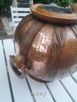 Vase Boule D'après Gustave Serrurier-Bovy En Cuivre Martelé-Bois Art Nouveau