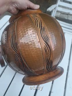 Vase Boule D'après Gustave Serrurier-Bovy En Cuivre Martelé-Bois Art Nouveau