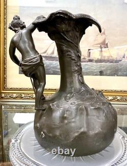 Vase En Etain Art Nouveau Signé Petiz