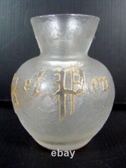 Vase Parlant Renflé Gravé Acide Doré Art Nouveau signé en creux Daum Nancy H 8cm