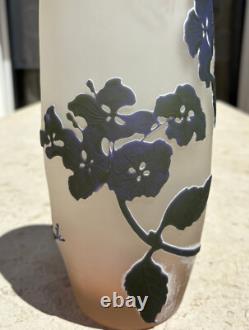 Vase Pate De Verre Art Nouveau A Decor D'hortensias Signe Emile Galle Nancy 1900