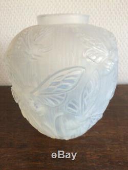 Vase VERLYS art déco art nouveau en verre opalescent