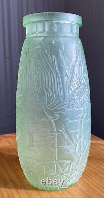 Vase ancien art nouveau en verre dépoli ouraline uraline vaseline glass