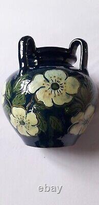 Vase ancien art-nouveau très original avec un décor floral