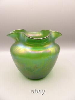 Vase ancien vert irisé. Art nouveau LOETZ Papillon