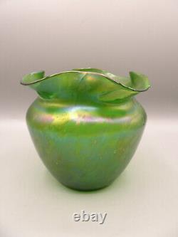 Vase ancien vert irisé. Art nouveau LOETZ Papillon