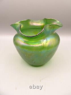 Vase ancien vert irisé. Art nouveau LOETZ Papillon