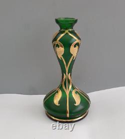 Vase art nouveau en verre teinté et décor doré