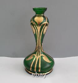 Vase art nouveau en verre teinté et décor doré