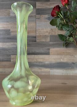 Vase art nouveau ouraline circa 1900 Vaseline glass James Powell Benson art