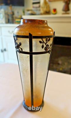 Vase art nouveau pate de verre opalescente et metal soliflore