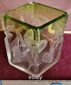 Vase art nouveau vers 1900 Cristal de bohême gravé à la roue fleurs de volubilis
