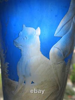 Vase bleu Art Nouveau, cristal de Bohême dégagé à l'acide Tyrolien et son chien