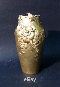 Vase bronze Art Nouveau, décor fleurs et insecte. Scarabé. F Delon Susse Frères