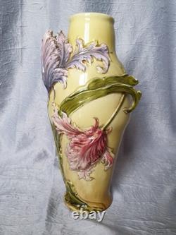 Vase en barbotine art nouveau
