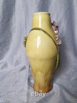 Vase en barbotine art nouveau