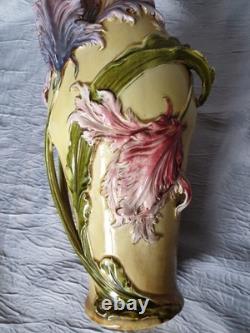 Vase en barbotine art nouveau
