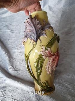 Vase en barbotine art nouveau