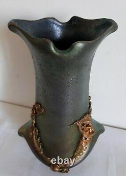 Vase en céramique irisée monture bronze décor végétal femmes 1900 Art Nouveau