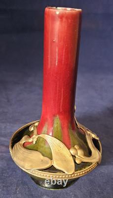 Vase en céramique monture laiton Art Nouveau Gui. 1900