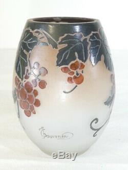 Vase en pate de verre degagé a l'acide ART NOUVEAU signé THOUVENIN