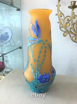 Vase en pâte de verre dégagé à l'acide signé La Rochère 84/500 Décor ART NOUVEAU