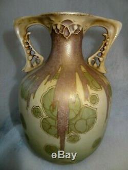 Vase en porcelaine Amphora Art Nouveau vers 1900