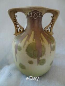 Vase en porcelaine Amphora Art Nouveau vers 1900