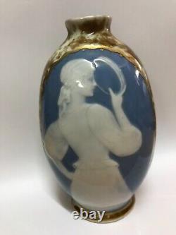 Vase en porcelaine de Limoges art nouveau Femme à la cymbale signé TOM TBE