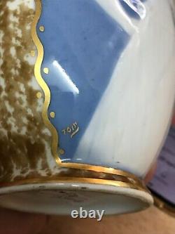 Vase en porcelaine de Limoges art nouveau Femme à la cymbale signé TOM TBE