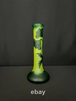 Vase en verre camée signé AV Style Art Nouveau Inspiration Gallé