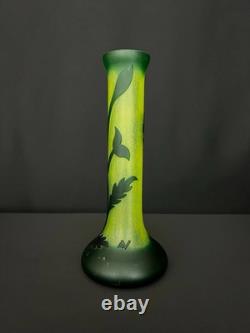 Vase en verre camée signé AV Style Art Nouveau Inspiration Gallé