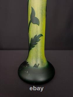 Vase en verre camée signé AV Style Art Nouveau Inspiration Gallé