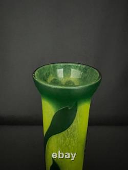 Vase en verre camée signé AV Style Art Nouveau Inspiration Gallé