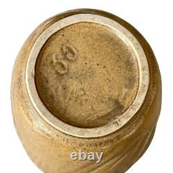Vase époque Art nouveau 1900 en grès beige au décor de drapé signé au fond