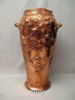 Vase époque art nouveau signé Gustave de Bruyn en galvanoplastie de cuivre
