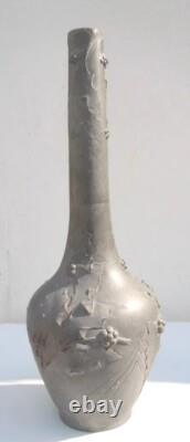 Vase etain decor houx d'époque Art Nouveau signé Seigneurie