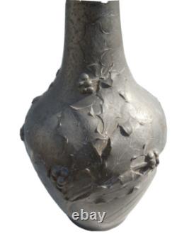 Vase etain decor houx d'époque Art Nouveau signé Seigneurie