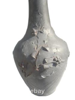 Vase etain decor houx d'époque Art Nouveau signé Seigneurie