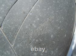 Vase etain decor houx d'époque Art Nouveau signé Seigneurie
