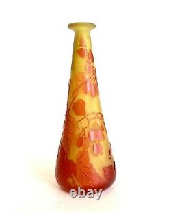 Vase gallé Soliflore Rouge Sur Fond Jaune, Vers 1900 Art Nouveau