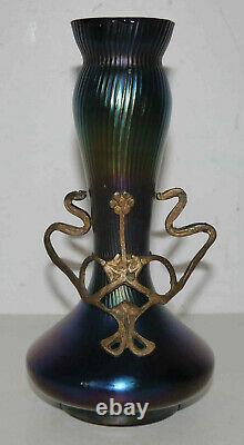 Vase irisé art nouveau dans le style verrerie de Loetz