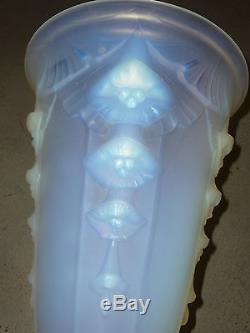 Vase opalescent art nouveau Verlux Verlys Sabino Etling