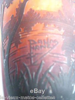 Vase signé Daum en patte de verre à décor lacustre gravé à l'acide époque 1920