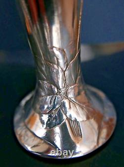 Vase soliflore métal argenté fabriqué par WMF en Allemagne ART NOUVEAU 29 cm